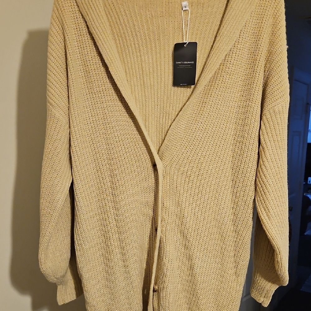 Elegant Cream Cardigan by [Brand]